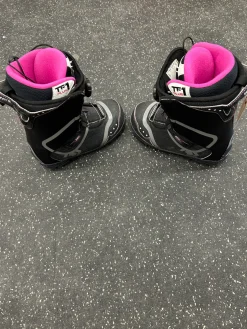 Used Northwave WIRED TF1 BOA Girls Snowboard Boots Black Junior 05.5