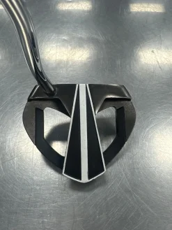 Used Odyssey WHITE ICE DART MID 43” Mens Putter RH