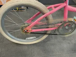 Used Pacific BUBBLE POP GIRLS BIKE Cruiser Bike Girls Pink 20"