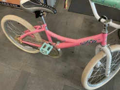 Used Pacific BUBBLE POP GIRLS BIKE Cruiser Bike Girls Pink 20
