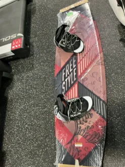 Used Rave FREESTYLE WAKEBOARD Wakeboard Red 137 cm