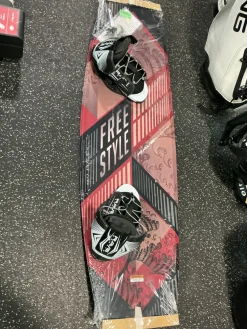 Used Rave FREESTYLE WAKEBOARD Wakeboard Red 137 cm
