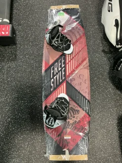 Used Rave FREESTYLE WAKEBOARD Wakeboard Red 137 cm