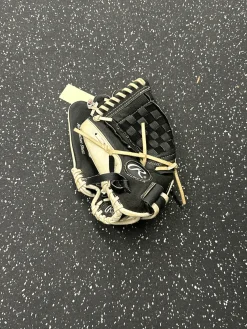 Used Rawlings HFP115BW LH Throw Fastpitch Gloves Black 11 1/2
