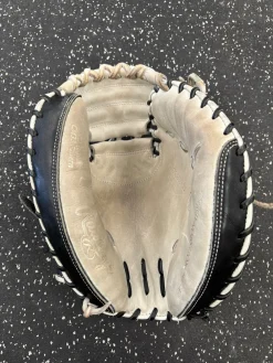 Used Rawlings PROCM33-23 HEART OF THE HIDE BB/SB Catchers RH Throw Black And Grey 33"