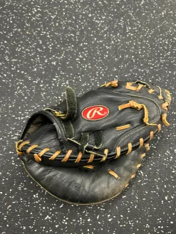 Used Rawlings RENEGADE SERIES BB/SB Catchers RH Throw Black 32