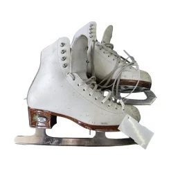 Used Riedell 220 FIGURE SKATES SIZE 4 Girls Figure Skate White Junior 04