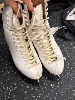 Used Riedell 320 WomensFigure Skate White Senior 6