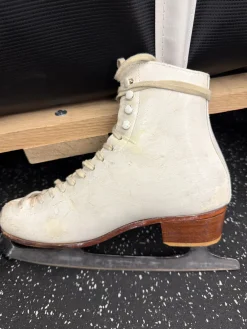 Used Riedell 320 WomensFigure Skate White Senior 6