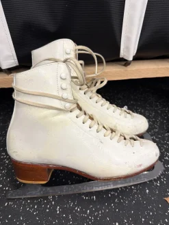 Used Riedell 320 WomensFigure Skate White Senior 6
