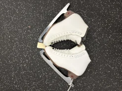 Used Riedell 117 WomensFigure Skate White Senior 7