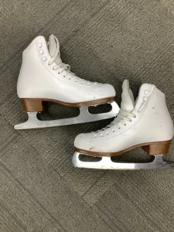 Used Riedell GIRLS FIGURE Girls Figure Skate White Junior 03