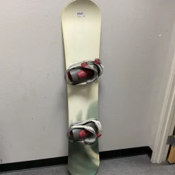 Used Snowjam Women's SnowBoard/Bindings White 148 cm