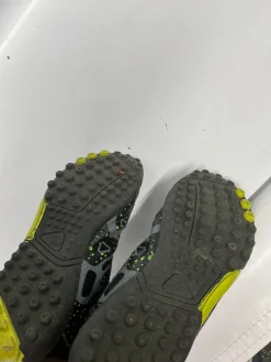 Used Soccer Indoor Shoes Black Junior 01.5