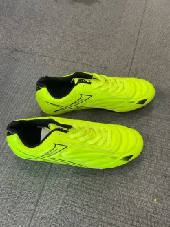 Used Soccer Turf Shoes Neon Green Senior 7