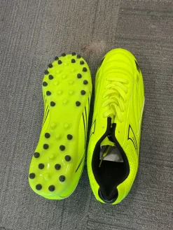 Used Soccer Turf Shoes Neon Green Senior 7