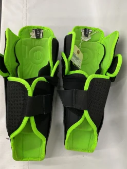 Used STARS SHIN GAURD Junior Shin Guards Black 12