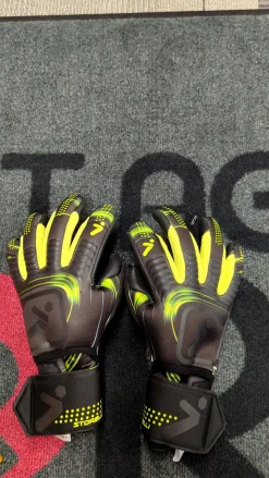 Used Storelli EXOSHIELD SILENCER MENACE Soccer Goalie Gloves Black 7