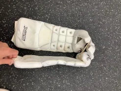 Used STX CONTOUR FH Shin Guards White 15"
