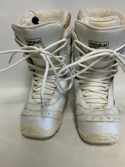 Used ThirtyTwo EXUS Girls Snowboard Boots White Junior 06