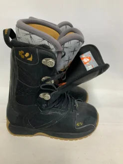Used ThirtyTwo PROSPECT Boys Snowboard Boots Black Junior 05