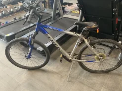 Used Trek 4300 Mountain Bike Mens Navy Blue 43-47cm - 17-18" - MD Frame