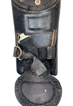 Used UMPIRE LEG GUARDS Umpire Leg Guards