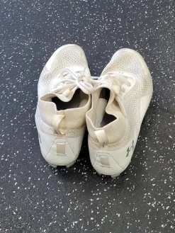 Used Under Armour GLORY 2 LAX Cleats Womens White Senior 8.5