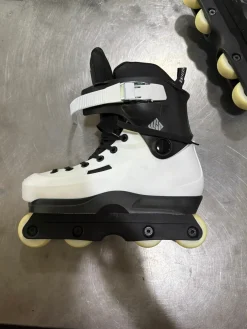 Used UNIVERSAL SKATE DESIGN SWAY TEAM 57 Senior Aggressive Skates White Senior 9