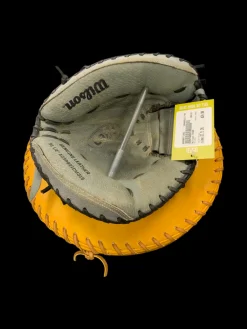 Used Wilson A360 BB/SB Catchers RH Throw Black 31 1/2