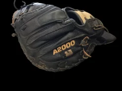 USED WILSON A2000 M2 BB/SB CATCHER'S RH THROW BLACK 33 1/2
